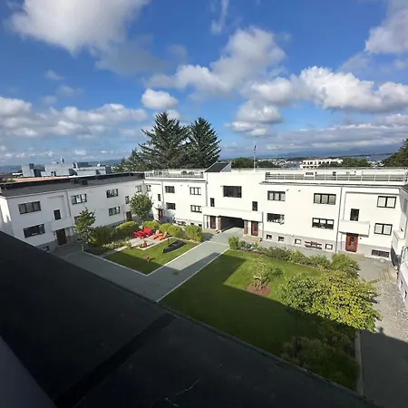 Apartman Downtown With 2 Bedrooms And Balcony *