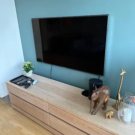 Downtown With 2 Bedrooms And Balcony