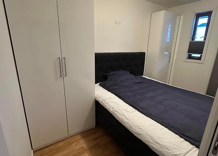 Downtown With 2 Bedrooms And Balcony דירה *