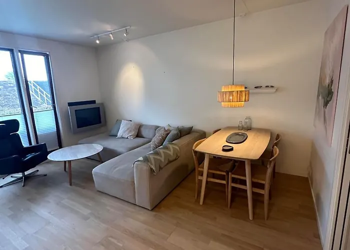 Downtown With 2 Bedrooms And Balcony