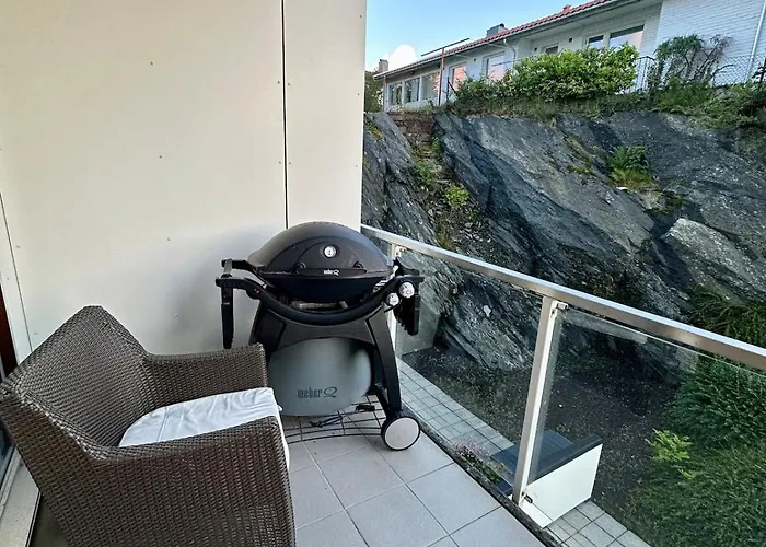 Downtown With 2 Bedrooms And Balcony