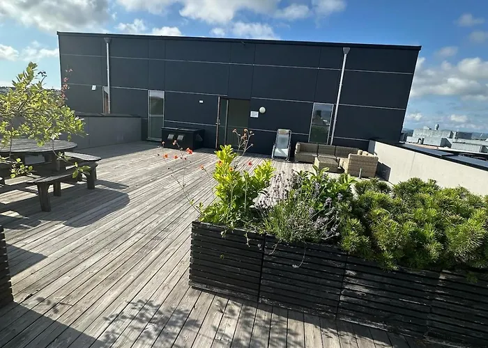 דירה Downtown With 2 Bedrooms And Balcony *